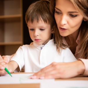 Czym jest indywidualizacja nauczania i jakie są jej zalety?